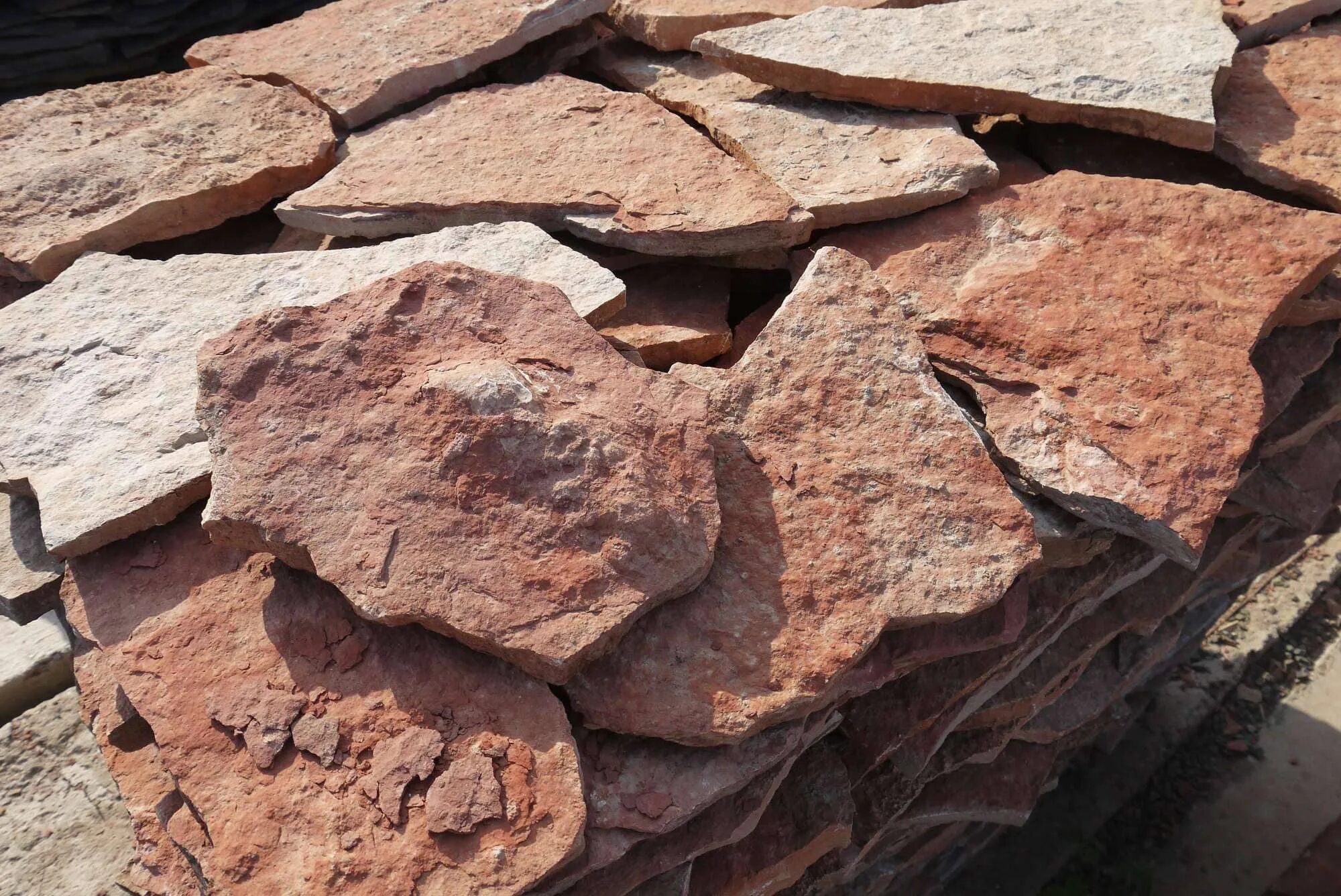 Плитняк. Плитняк златолит. Плитняк. Плитняк-пластушка. Плитняк желтый галтованный «солнечный».