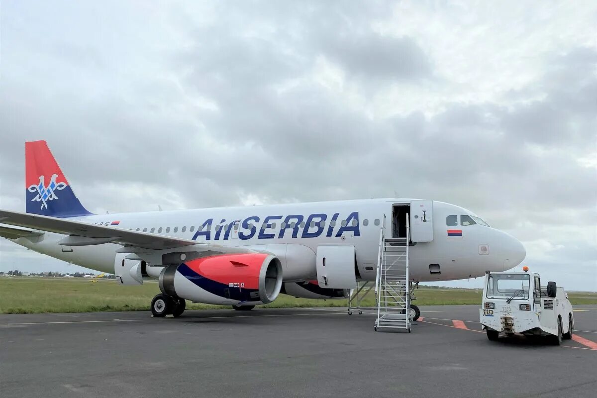 Купить авиабилет эйр сербия. Air Serbia a319. Airbus a319 Air Serbia. Air Serbia a320. Air Serbia Airbus a319 Business.