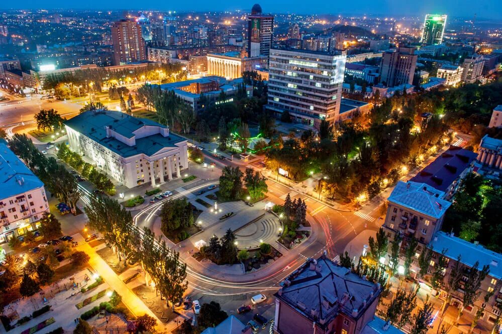 Донецкий. Донецк лето 2021. Донецк (Украина). Донецк сверху 2021. Донецк Украина 2021 ночной вид сверху.