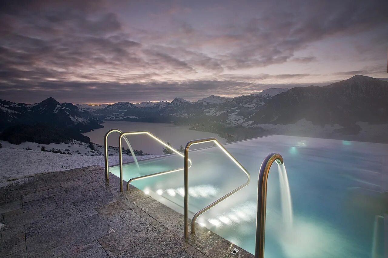 Отели с бассейном с видом на горы. Швейцария вилла Honegg. Villa Honegg Швейцария горы. Villa Honegg 5*s, Хонегг. Зимний бассейн в отеле Villa Honegg, Швейцария.