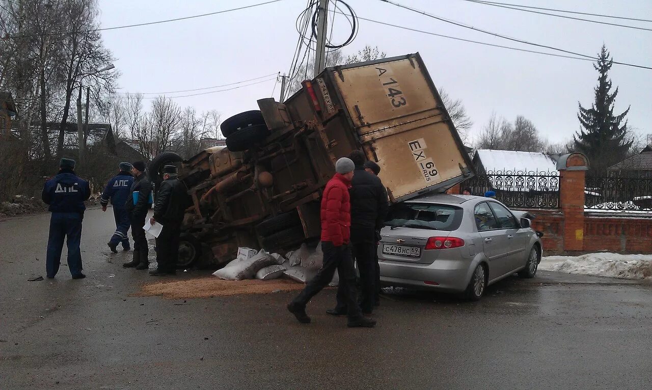 Фото заправки в ржеве на мосту. Заречная троицк новая москва реконструкция. Ржев подслушано. Ржев подслушано. Ржев подслушано.