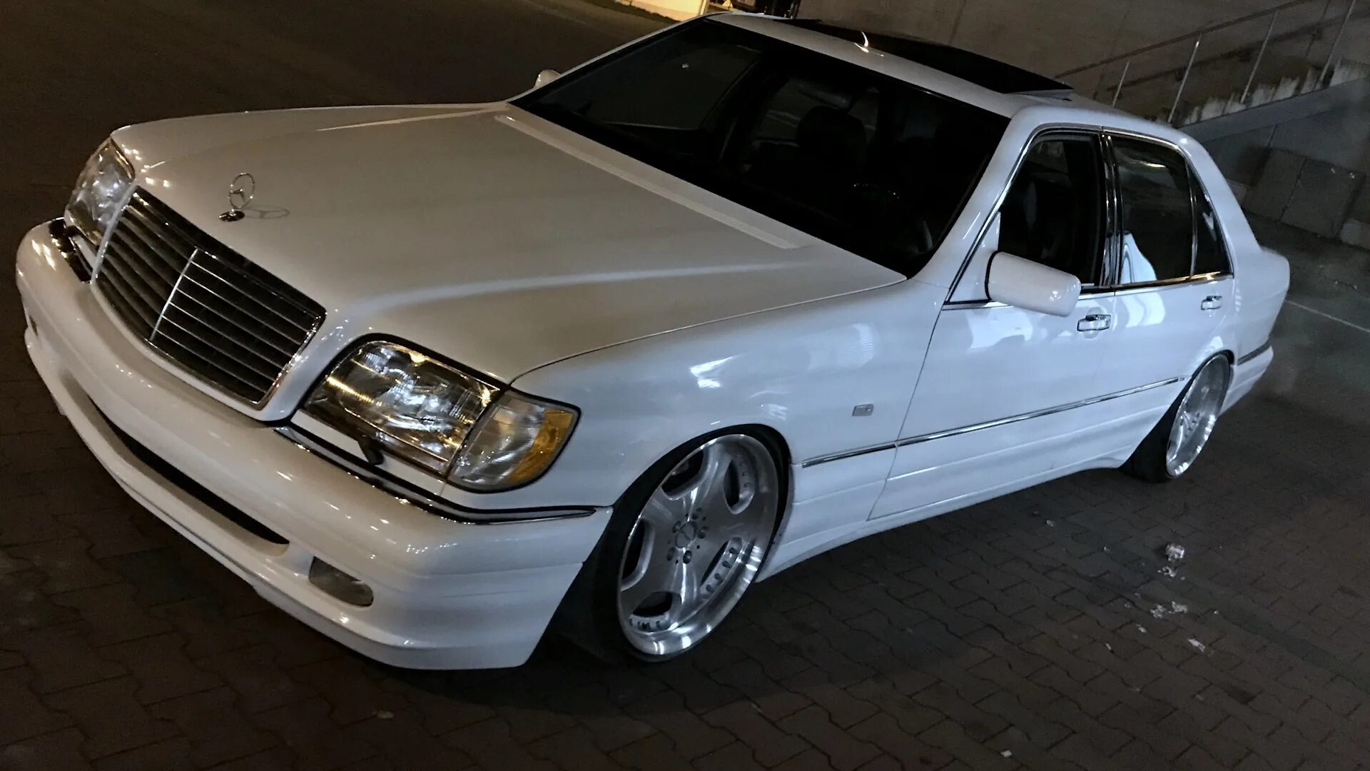 Мерседес кабан 140 купить. Mercedes Benz w140 s500. Mercedes s500 w140. Mercedes w140 AMG. Белый Мерседес s500 w140.