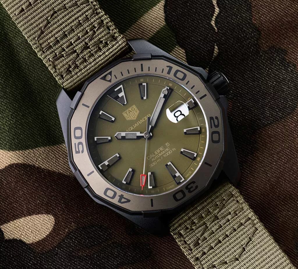 Часы хаки. Часы tag Heuer Aquaracer. Way208d.fc8221. Tag Heuer Camo. Tag Heuer военные.