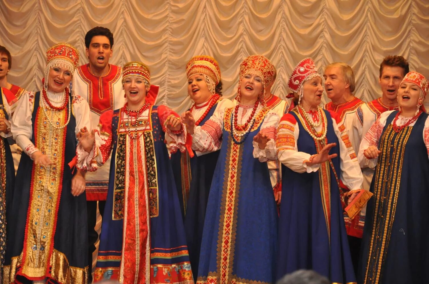 народные ансамбли москва. оркестр переполох. коллектив купавушка ансамбль народной. фольклорный ансамбль звонцы. звонцы ансамбль.