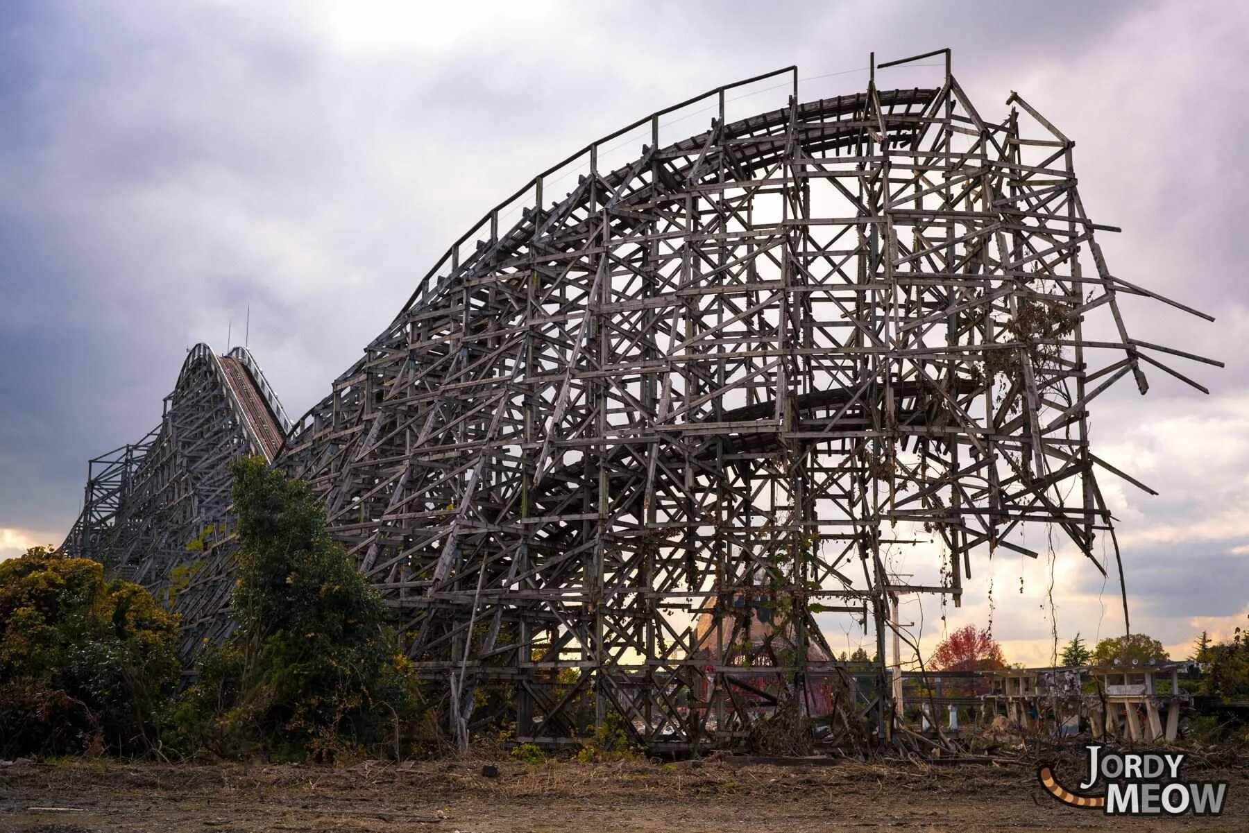 Парк аттракционов Нара Дримлэнд, Япония. Nara Dreamland заброшенный парк. Заброшенный парк Диснейленд 1976. Заброшенный парк аттракционов заброшка Диснейленд.