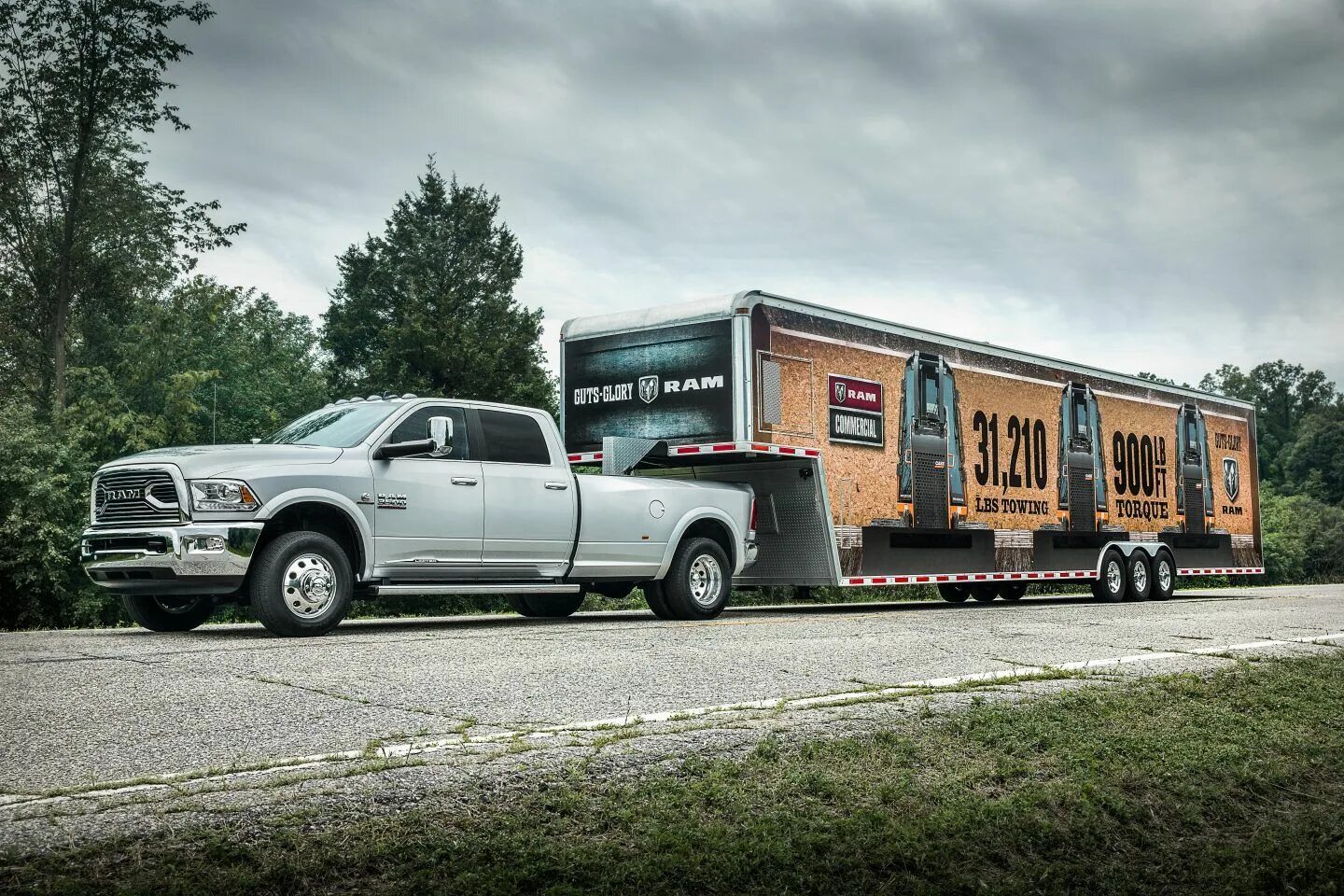 Пикап с прицепом. Трак Додж рам 3500. Додж Ram 3500 с прицепом. Пикап Додж Ram 3500. Dodge Ram 3500 Towing.