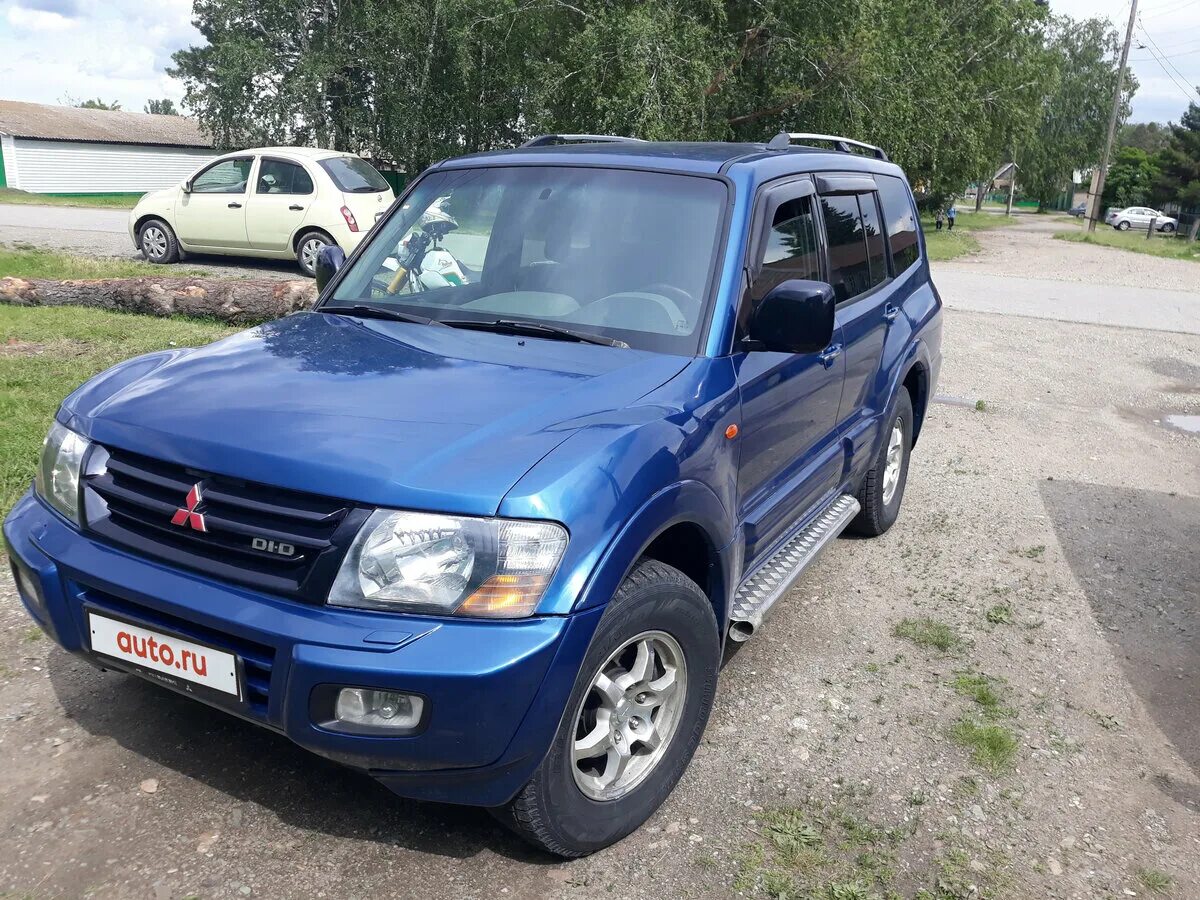 Мицубиси паджеро автомат. 2000 Mitsubishi Pajero III. Митсубиси Паджеро 3 2000 год. Митсубиси Паджеро синий. Паджеро 4 синий.