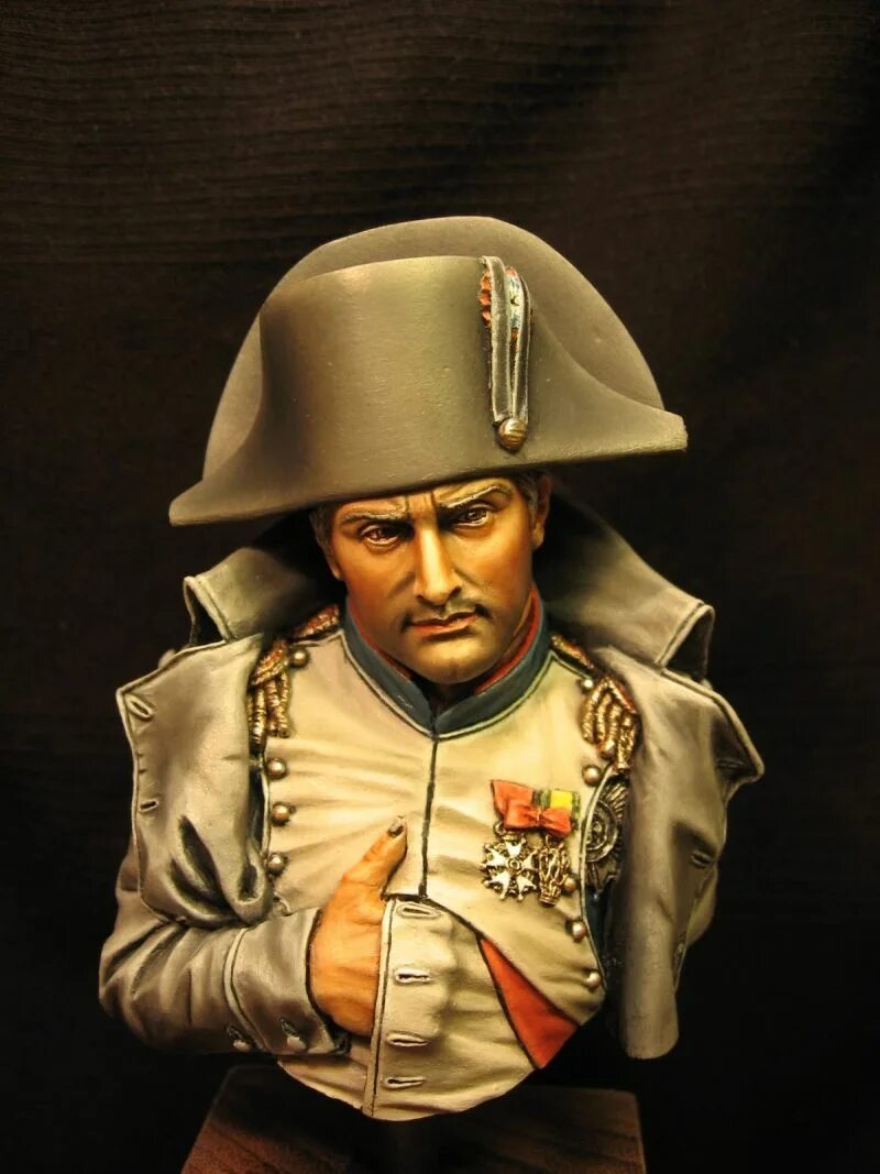 Наполеон бонапарт купить. Наполеон Бонапарт. Наполеон Бонапарт портрет. Наполеон Бонапарт в треуголке. Наполеон революционер.