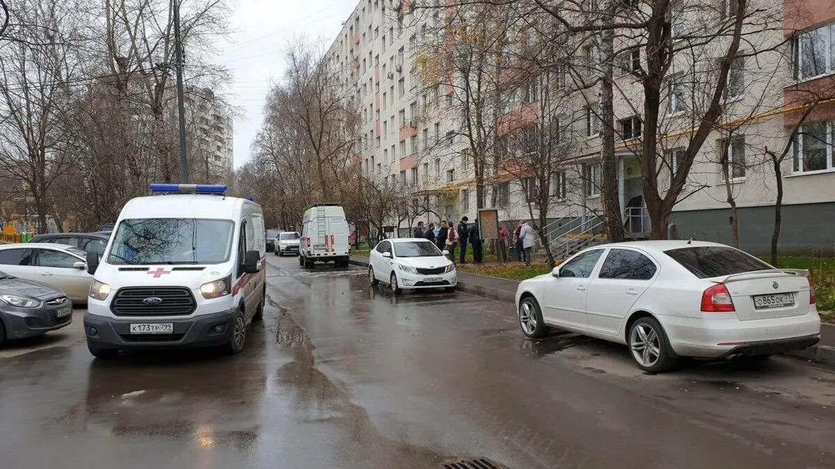 Москва выпал мужчина. Выпала из окна в Москве 12.10.2022. На Северо-востоке Москвы выпала из окна. Выпала из окна в Москве сегодня.