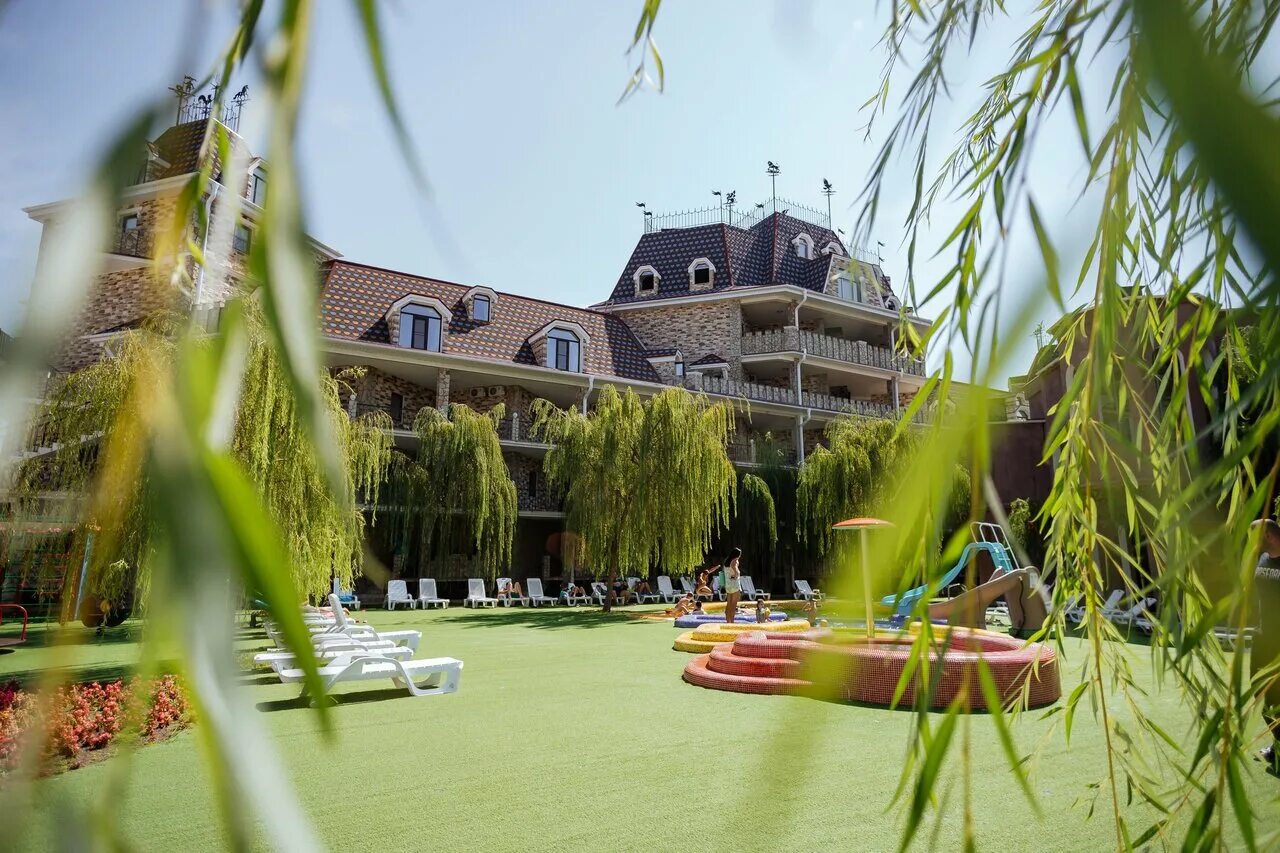 Отель замок в головинке. Отель замок у моря головинка. Головинка сочи замок. Гостиница замок головинка. Замок у моря отель в головинке.