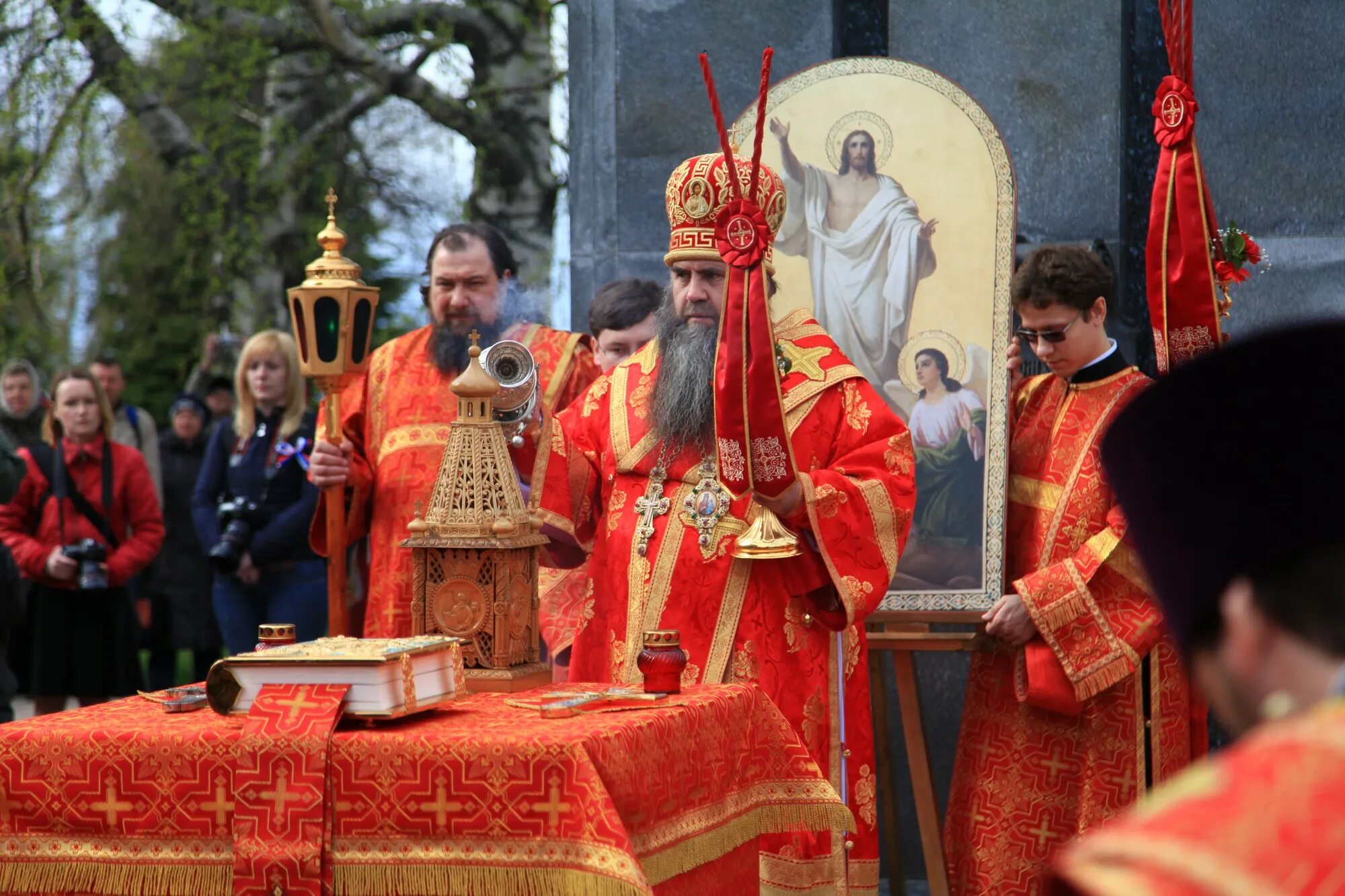 Пасха в 2016 году какого числа была. 1999 волгоград пасха крестный ход. храм шереметьевская долгопрудный пасха крестный ход. пасхальный крестный ход картинки. крестный ход в томске.