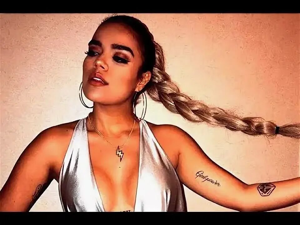 Karol g до пластики. Karol g татуировки. Carol g певица. Karol g oki. Томми генезис.
