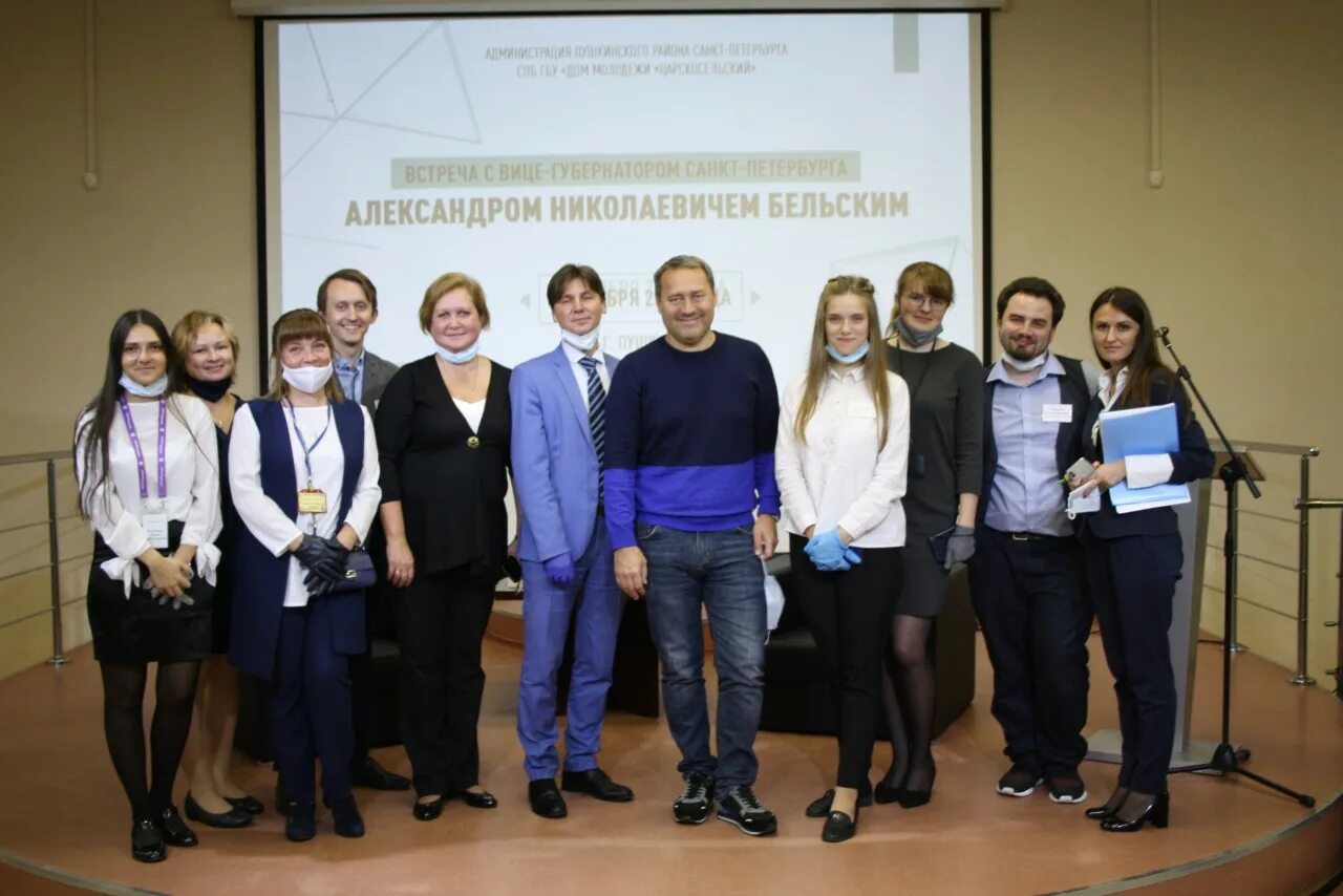 руководитель дома молодежи