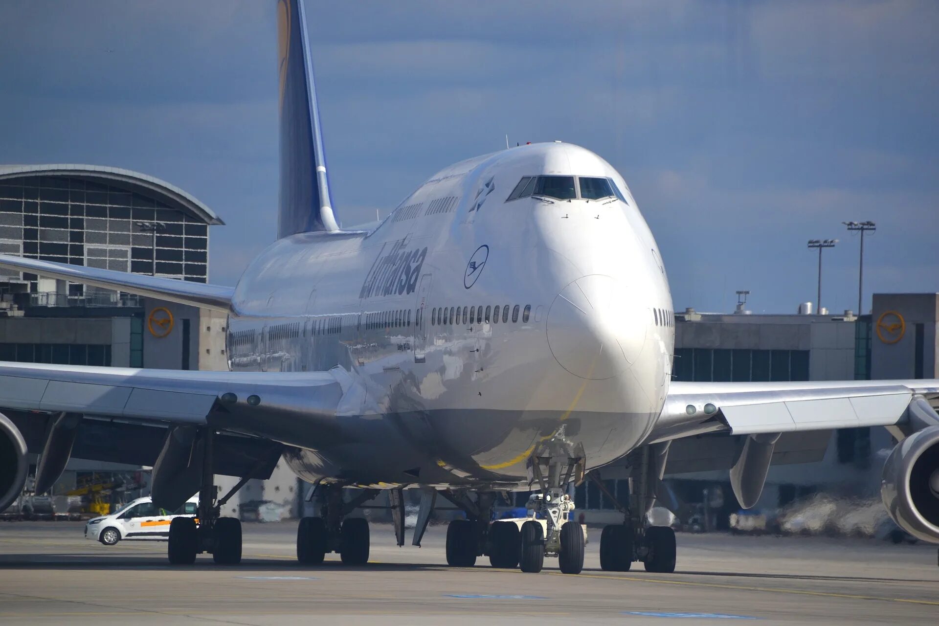 Jumbo jet. 747 Джамбо Джет. Боинг 747. Боинг 747 8 Люфтганза. Самолёт Боинг 747.