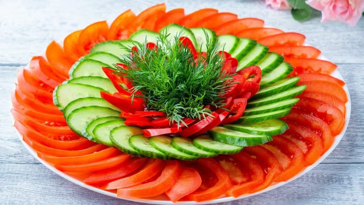 Как подать овощи. Овощная нарезка. Красивые нарезки из овощей. Красивое украшение стола. Красиво порезать овощи на стол.