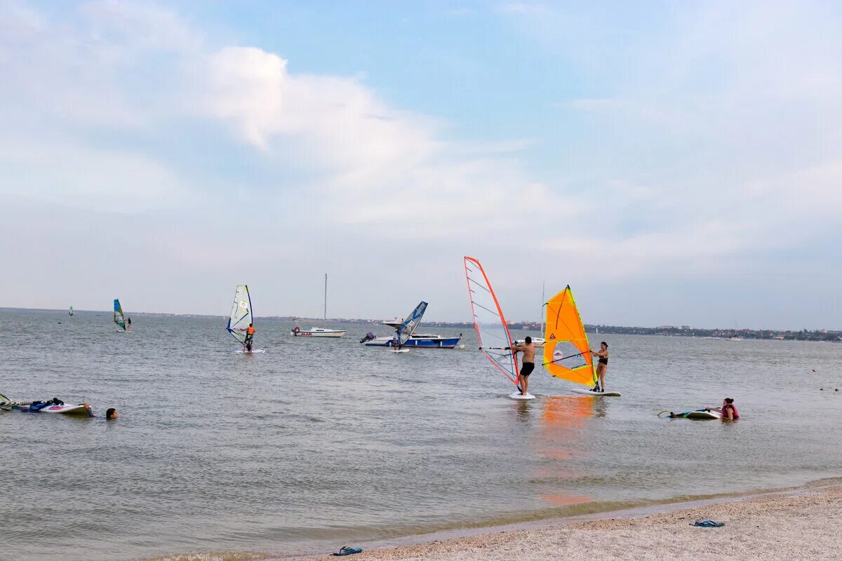 Коса долгая станица должанская. Морская ейск отзывы. Азовское море ейский центральный пляж. Пляж ейск 2022. Ейск пляж молодежный.