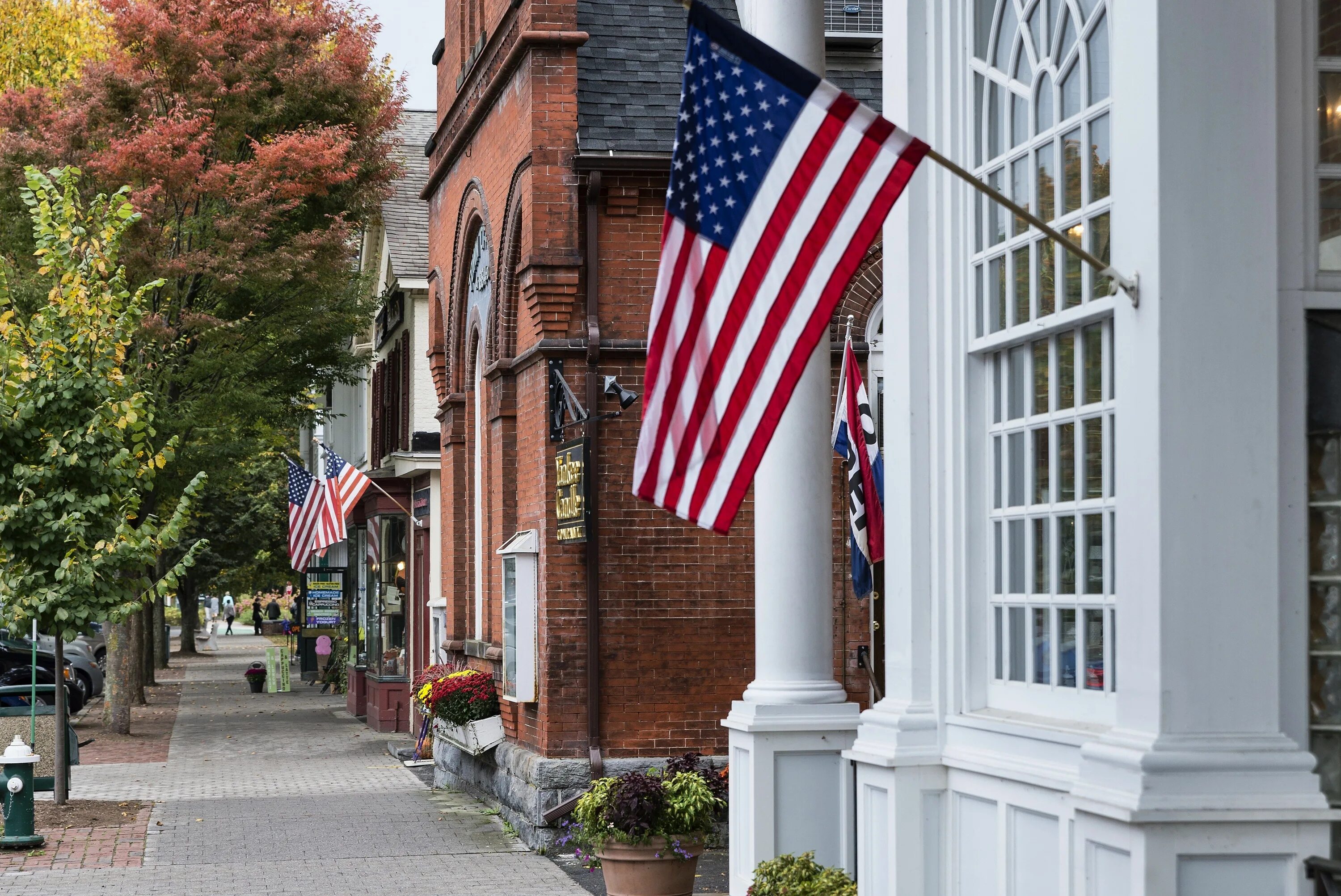 Towns in usa. Стокбридж Массачусетс. Уильямстаун, Массачусетс, новая Англия. Дальтон город в США. Новая Англия в США.