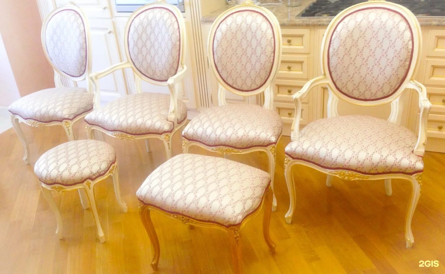 обтянуть стулья тканью. обтянуть стулья. стулья обтянутые. обивка стульев. перетянуть стул ткань.