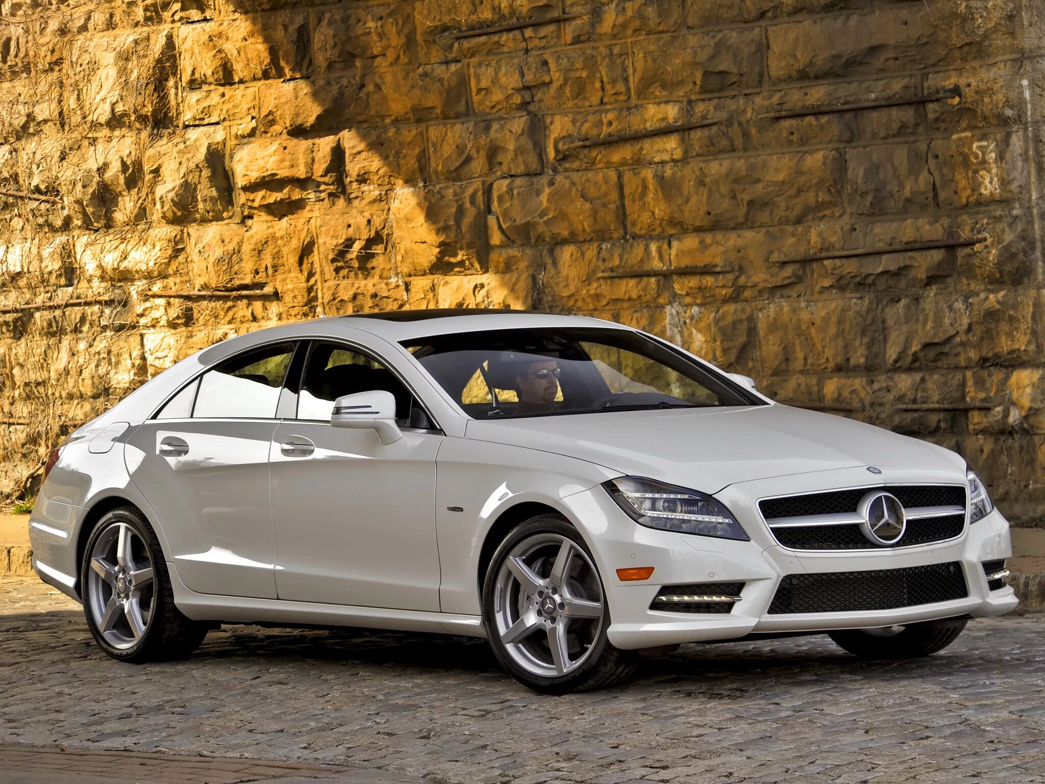 Купить мерседес цлс. Mercedes Benz CLS 550 AMG. Mercedes CLS 550 2012. Mercedes_Benz_CLS_class 550. Mercedes CLS 550.