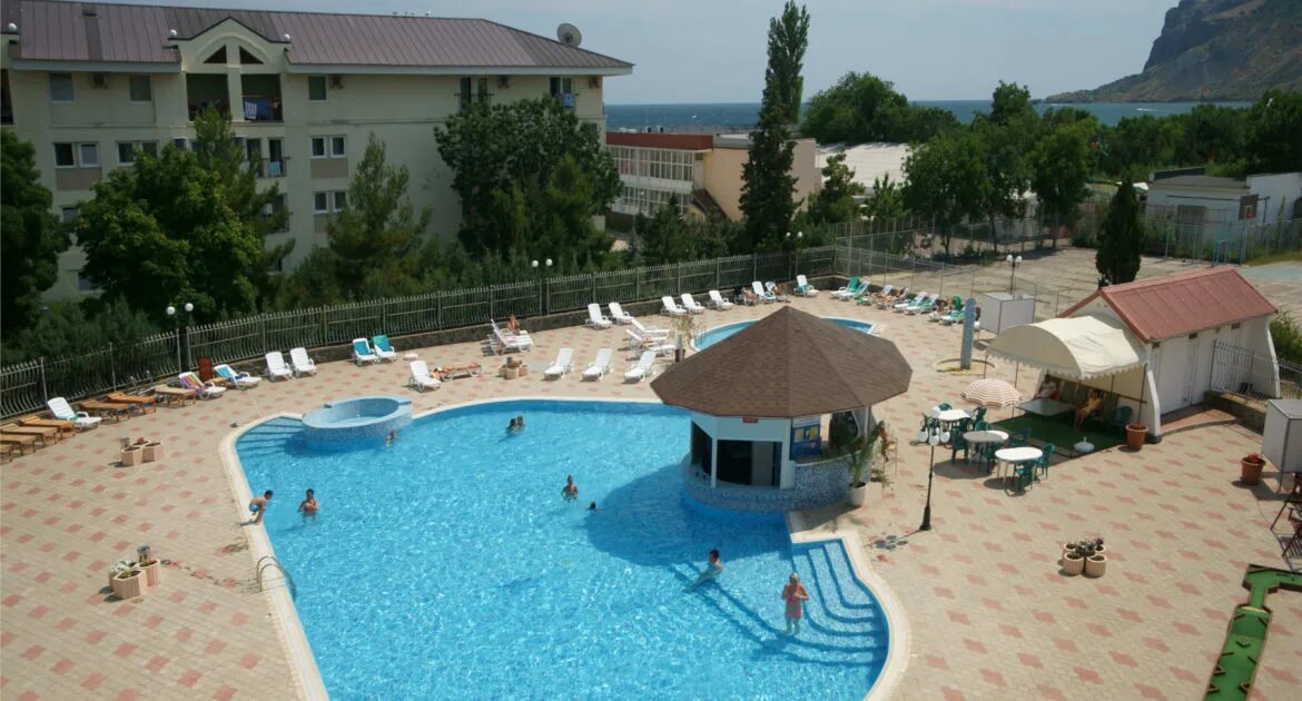 Медея феодосия санаторий бассейн. Феодосия медея восход. Медея феодосия. Феодосия. Феодосия.