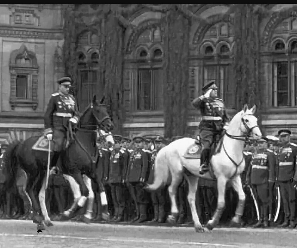 Маршал Рокоссовский на параде Победы 1945. Жуков на параде Победы 1945. Жуков и Рокоссовский на параде Победы 1945. 22 июня 1945 г