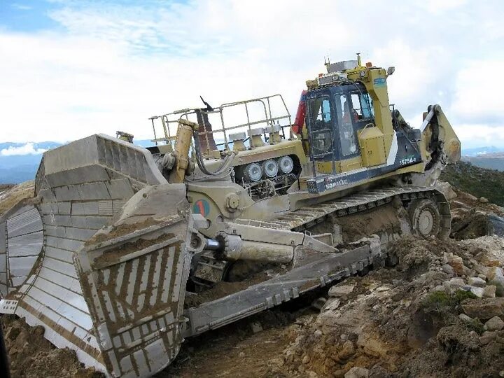 Кузня комацу нет монголов. Бульдозер komatsu d575a. бульдозер komatsu 575. бульдозер komatsu d575a-3 sd. комацу 475 бульдозер.