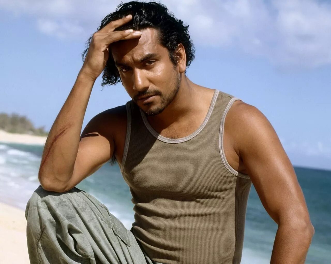 Саид джарра. Саид джарра в костюме. Саид лост. Саид джарра. Lost саид.