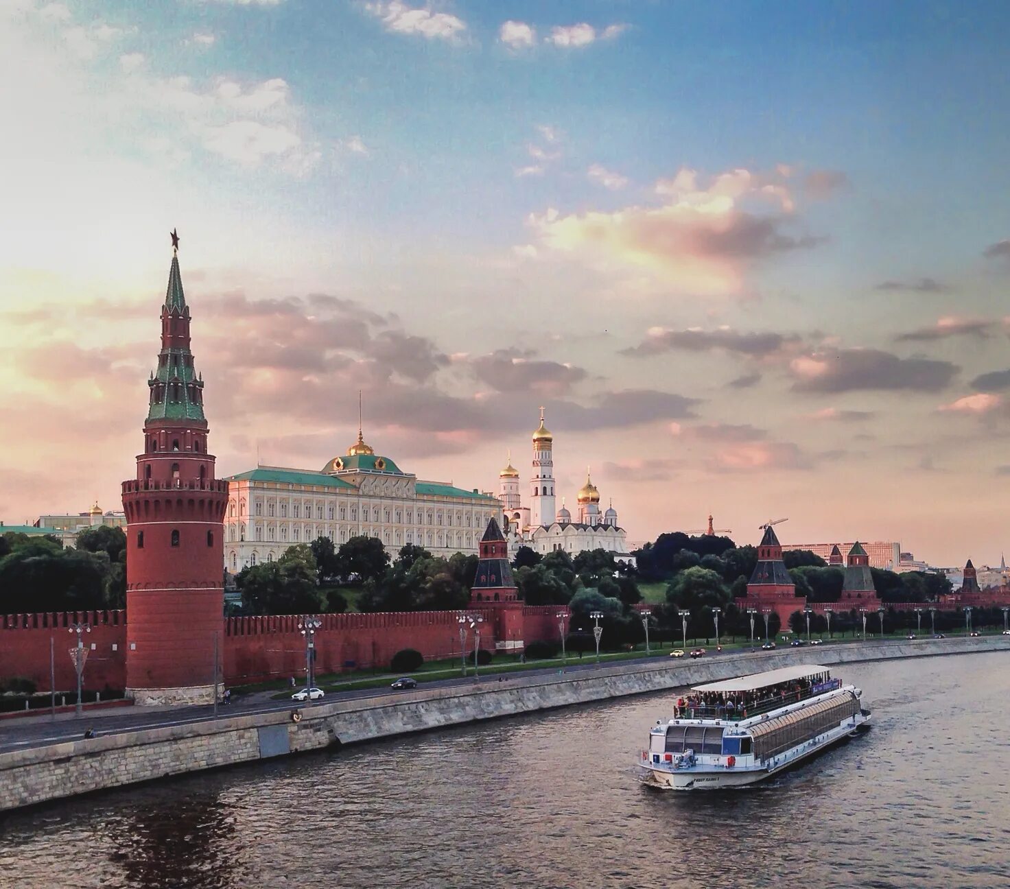 Город москва был основан более чем. Москва основана на берегах. Москва 850 лет назад. Город Москва был основан более. Москва 1000 год.