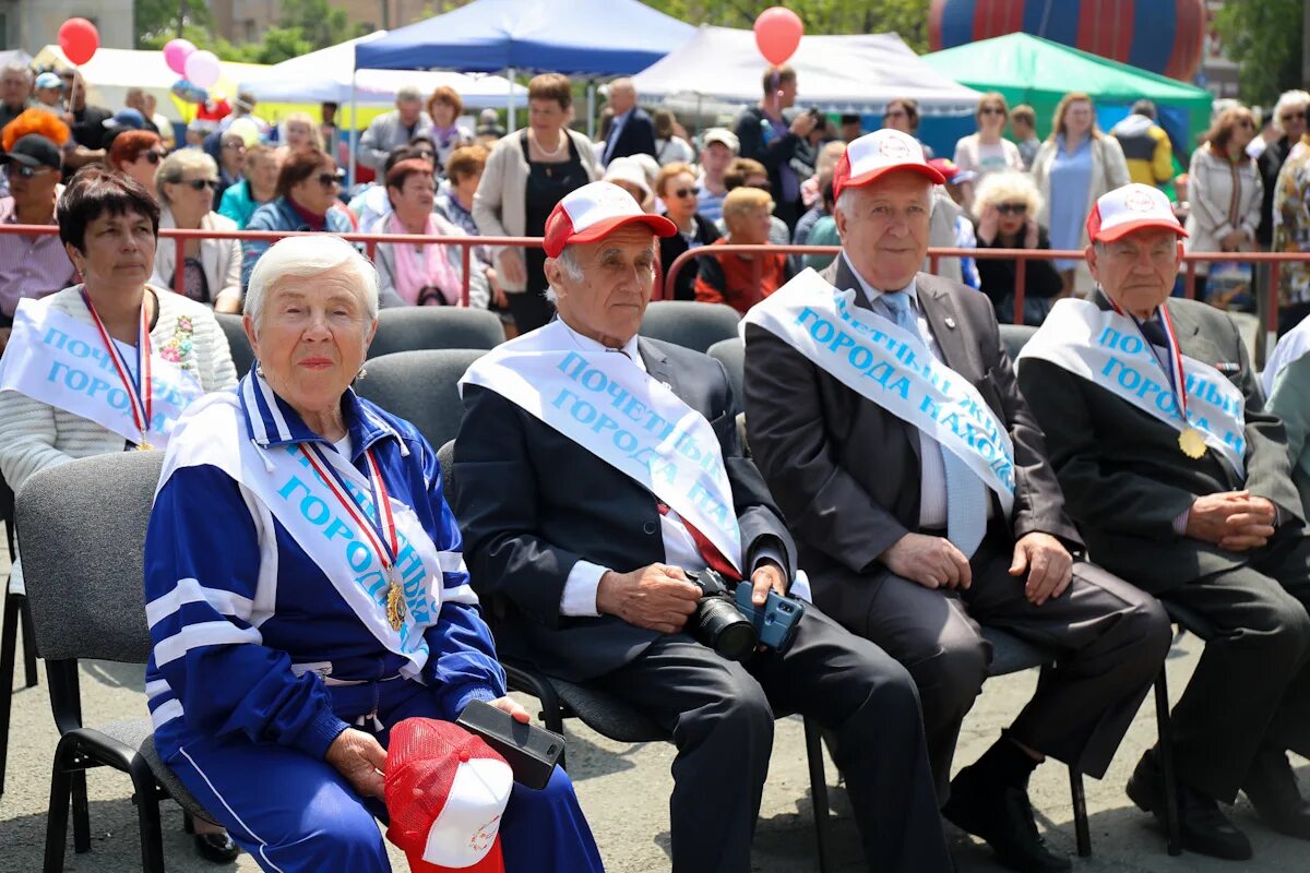 Жители города находка. День города находка. Кожемяко поздравил с днем рождения. Находка население 2022.