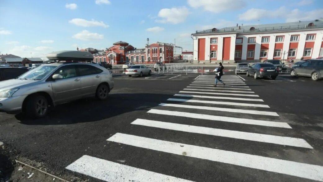 Барнаул платные парковки. Барнаул вокзал платная парковка. Железнодорожный вокзал Барнаул парковка. Платная стоянка Барнаул. Барнаул бесплатнее ру