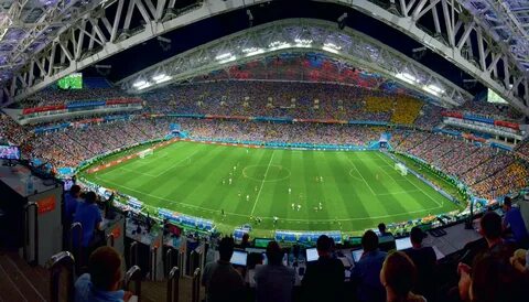 Райан Херман "Невероятные футбольные поля" Стадионы B-F ФОТО