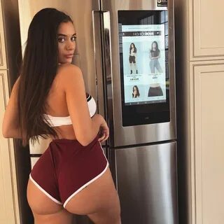 Snack time 🤗 🍰 @fashionnova Sexy Jeans, Sexy Shorts, Short Shorts, Thing ...