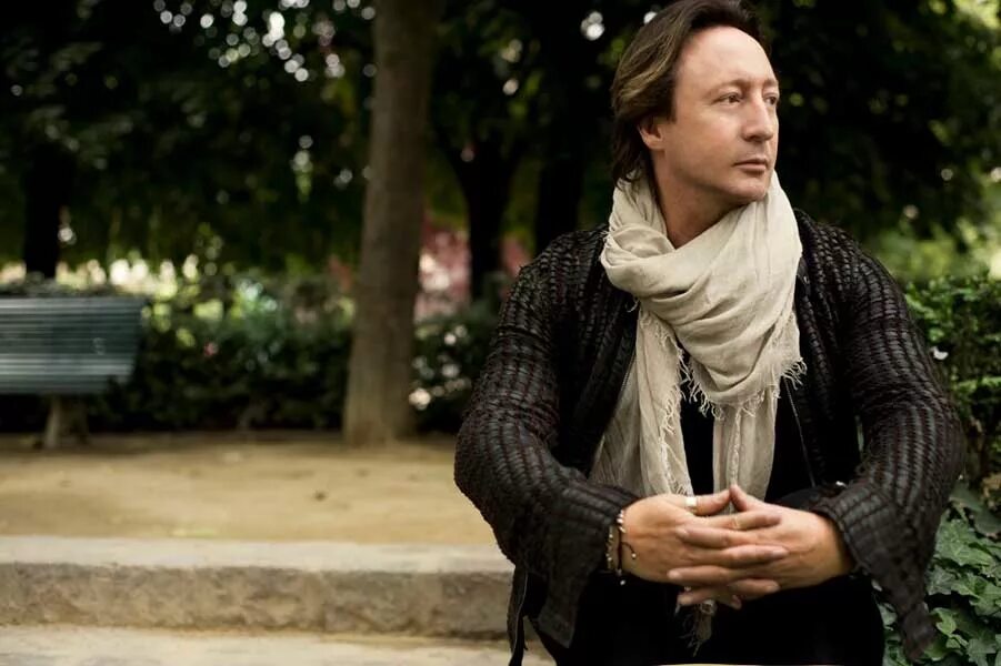 Julian Lennon photograph smile 1998. Julian Lennon Jude 2022.