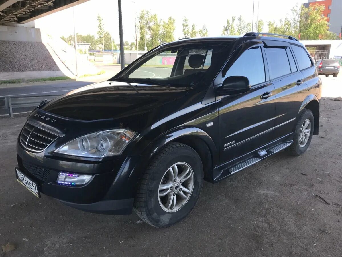 Санг енг кайрон бу купить. SSANGYONG Kyron 2009 года. Кайрон 2009. Черный SSANGYONG Kyron 181 регион фото.