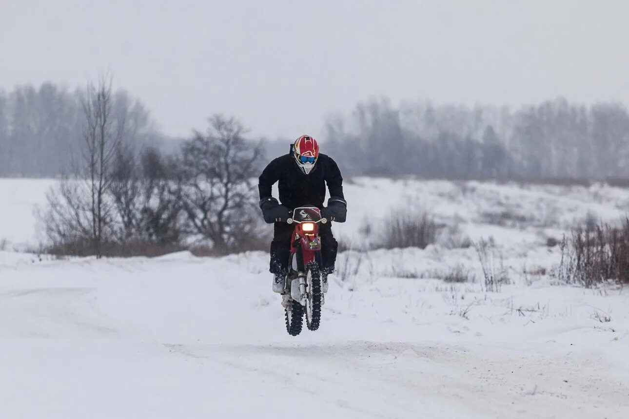 На питбайке можно ездить зимой. Зимний эндуро. мототур зимой. эндуро зимой. эндуро зимний зимний.