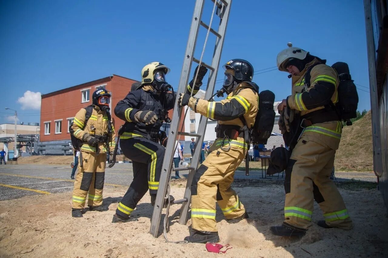 Фпс 16. Лучшее звено газодымозащитной службы. Газодымозащитная служба. ПФО МЧС. Газодымозащитник.