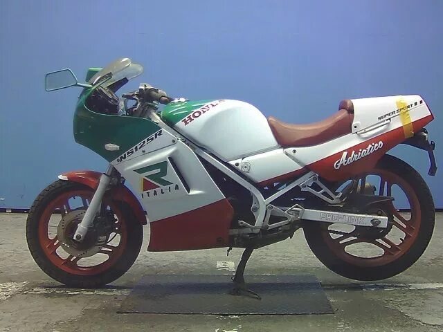 Хонда 50 кубов купить. Honda NS 125. Honda NSR 125 R. Honda NS 50 F. Спортбайк 50 кубов Honda.