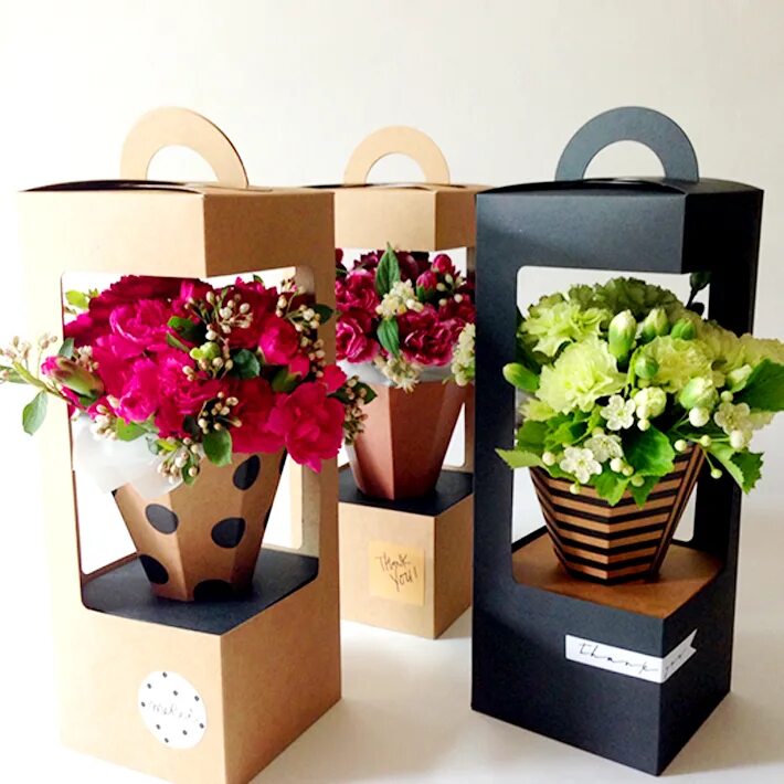 Упака для цветов. Коробка для цветов. Цветочная композиция в коробке. Упаковка для цветов в горшках. Картонные коробки для цветов.
