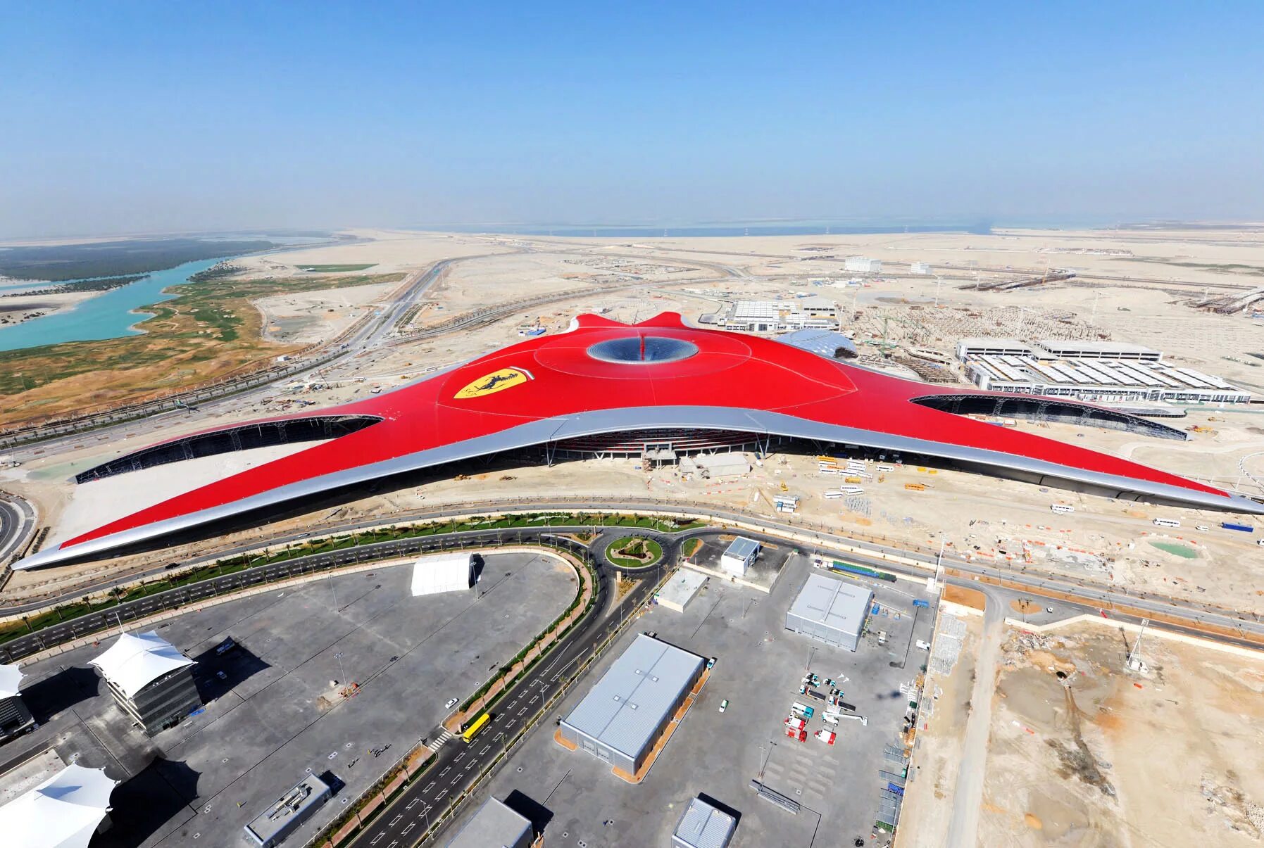 Парк феррари в дубае. Ferrari World Абу-Даби. Феррари центр в Абу Даби. Феррари-парк на острове яс. Феррари парк ОАЭ.