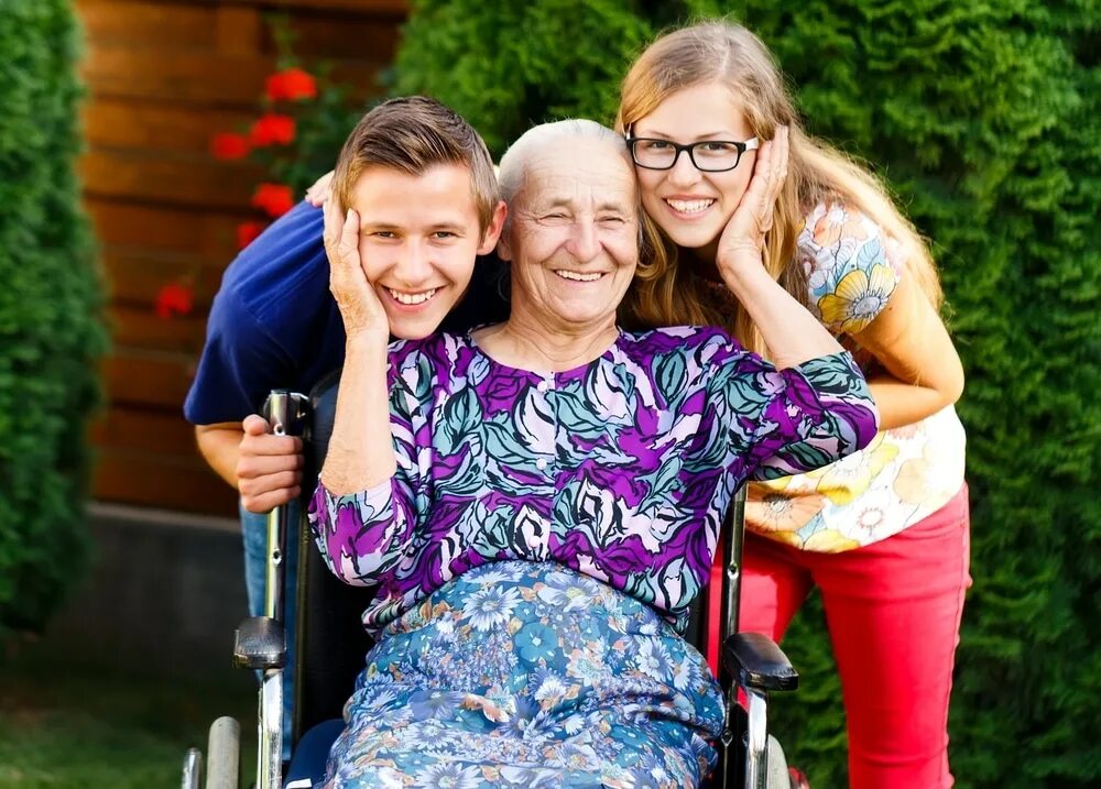 Grandma's love. Пожилые люди. Пенсионер инвалид. Пенсионеры с детьми и внуками. Пожилые и дети.