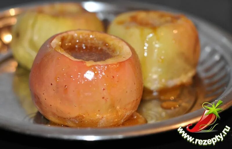 Запеченные яблоки с корицей. Яблоки запеченные в духовке целиком с медом. Запечённые яблоки в духовке. Печеные яблоки. Яблоки запеченные с творогом.