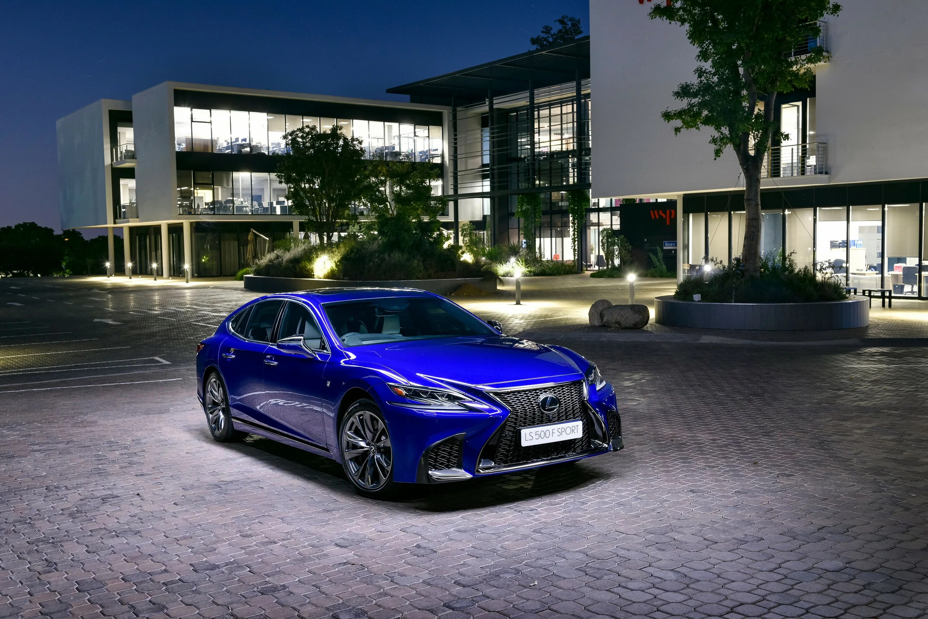 Blue sport. Лексус лс 500 синий. Lexus is 500 f Sport. Лексус лс 2019. Лексус 500 2019.