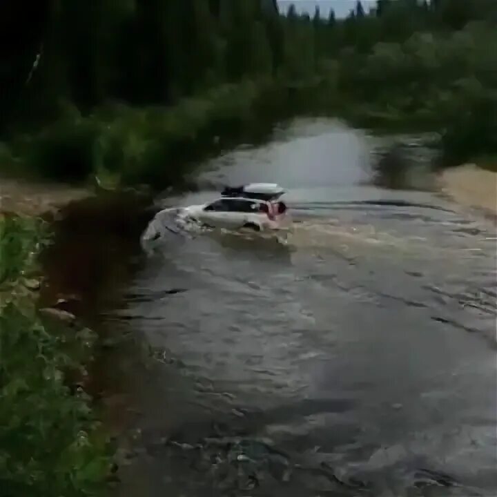 Шноркель в воде. Глубина брода. Вода топография. Преодолеваемый брод. Глубина брода.