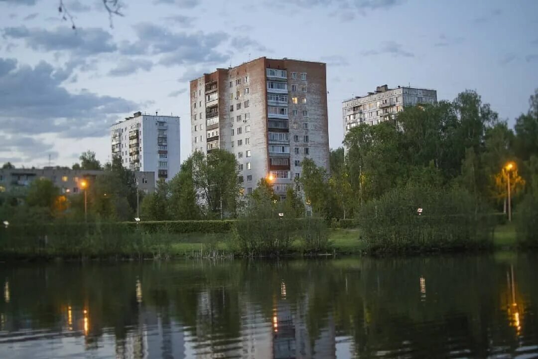 В том городе на озере. Саров. природа в городе саров. пейзаж сарова. архитектура сарова.