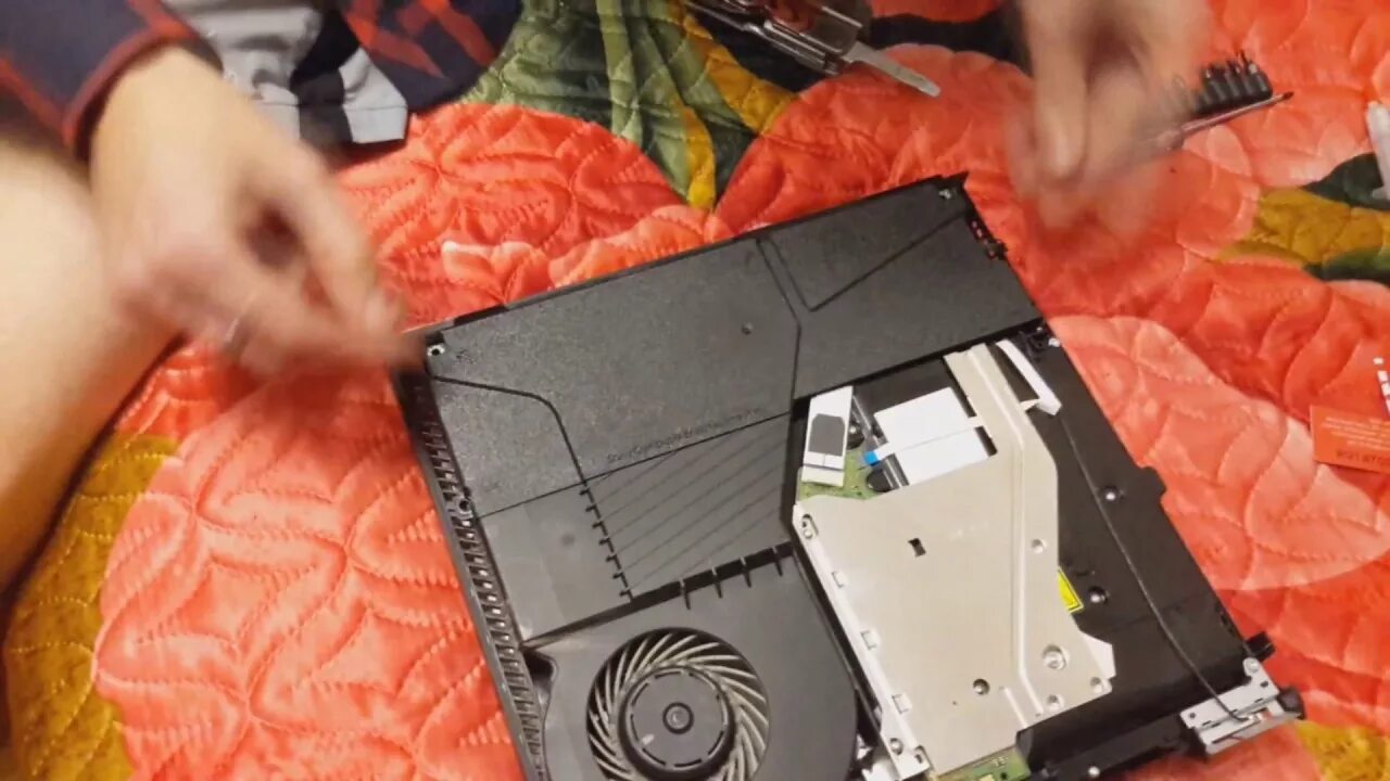 Teardown ps4. Ps4 slim разобранная. привод playstation 4 pro. плейстейшен 4 про в разборе. разобран 4.