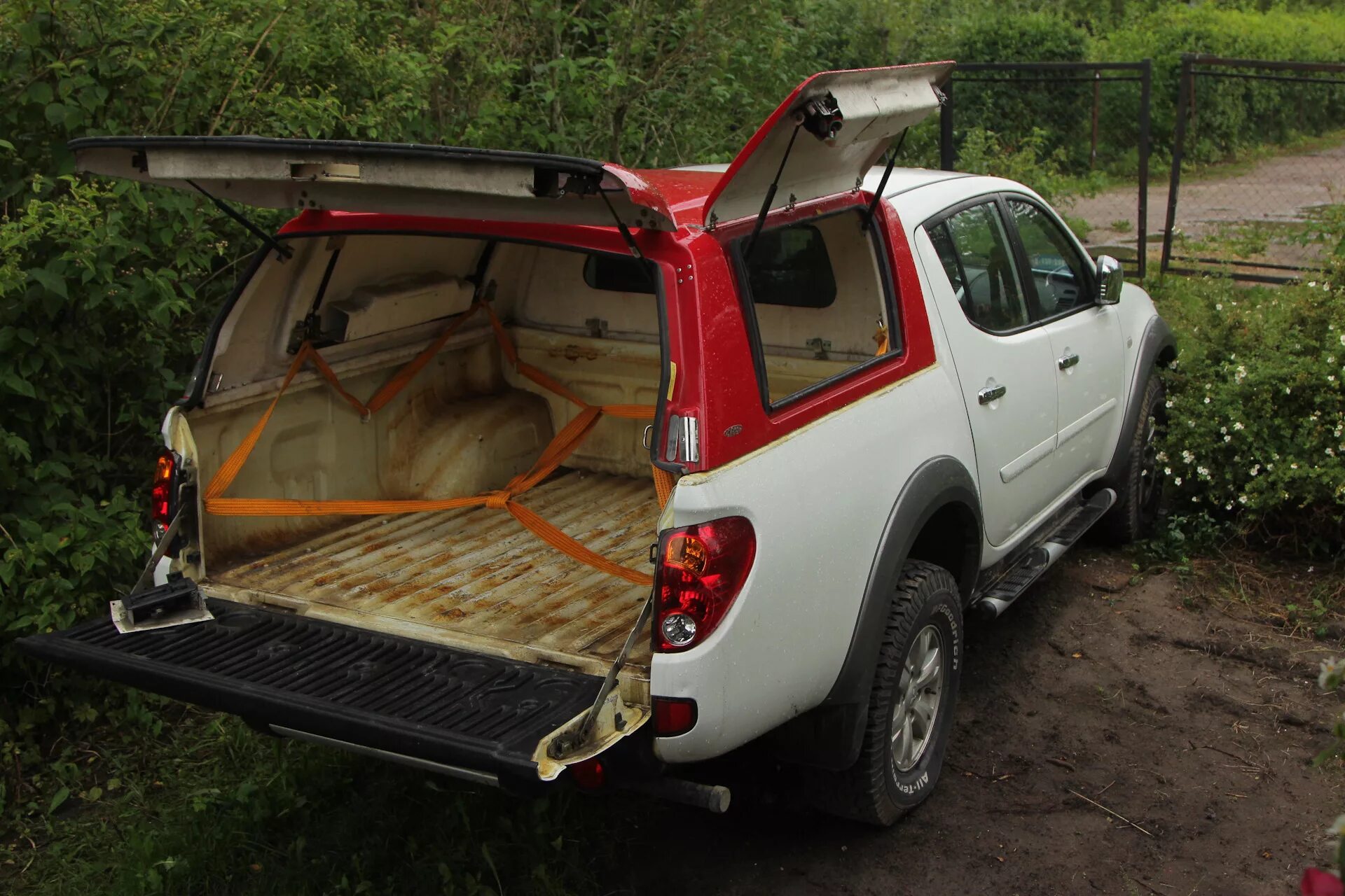 Кунг mitsubishi l200. L 200 Мицубиси багажник. Экспедиционный кунг для Mitsubishi l200. Габариты багажника l200 Mitsubishi. Мицубиси l200 багажник габариты.