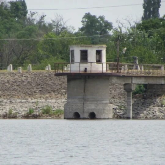 Красный сулин вода. Красный Сулин Ростовская область. Водострой красный Сулин. Карпова платина красный Сулин. ЖБИ красный Сулин.