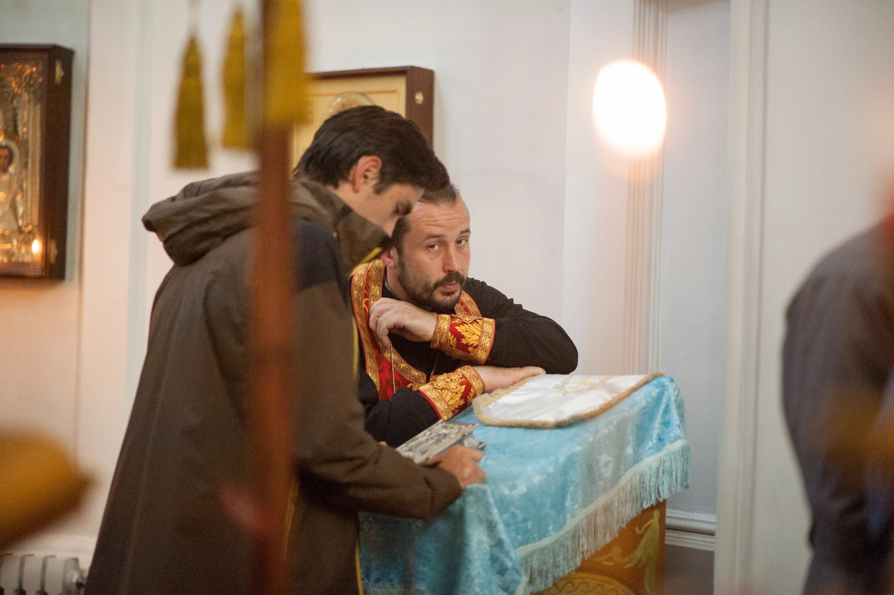 Исповедь ooes. Исповедь в храме. С покаяние и исповедь. Фильм святые из трущоб исповедь в церкви. Исповедь ooes.