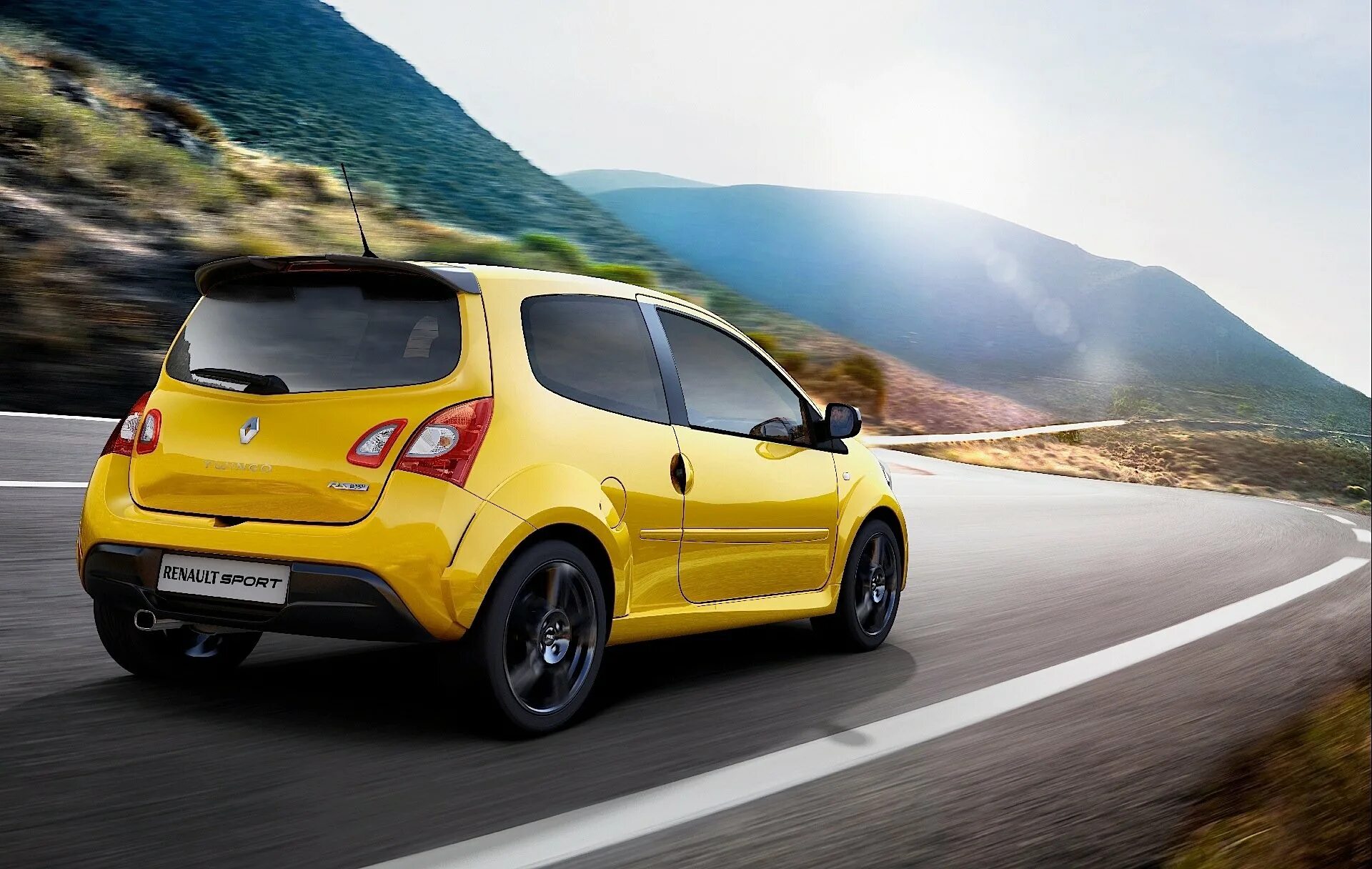 Renault rn. Renault Twingo RS. Рено Твинго желтая. Рено смарт двухдверный. Рено Твинго 2012.