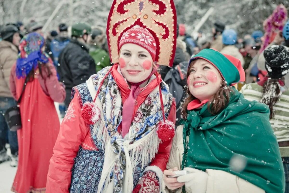 Масленица в парке царицыно. Макияж на Масленицу. Одежда на Масленицу. Образ Масленицы. Женский образ на Масленицу.